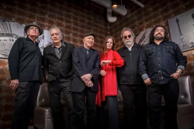 10,000 Maniacs ready to span eras at Armory show